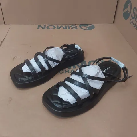 BOX CONTAINING APPROXIMATELY 6x BRAND NEW SIMPLY BE BLACK PHEOBE WIDE SANDALS - SIZE 8
