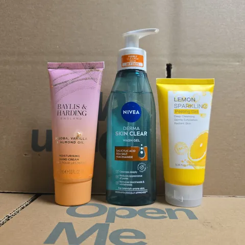 APPROXIMATELY 20 ASSORTED COSMETIC ITEMS TO INCLUDE BAYLIS & HARDING, NIVEA, ETC - COLLECTION ONLY