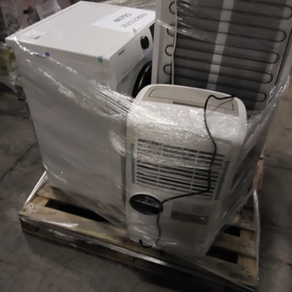 DELONGHI PINGUINO PACEL112 CST WIFI AIR CONDITIONER, RUSSELL HOBBS WHITE 54CM WIDE 180CM FRIDGE FREEZER AND HISENSE FREESTANDING 9 KG WASHING MACHINE