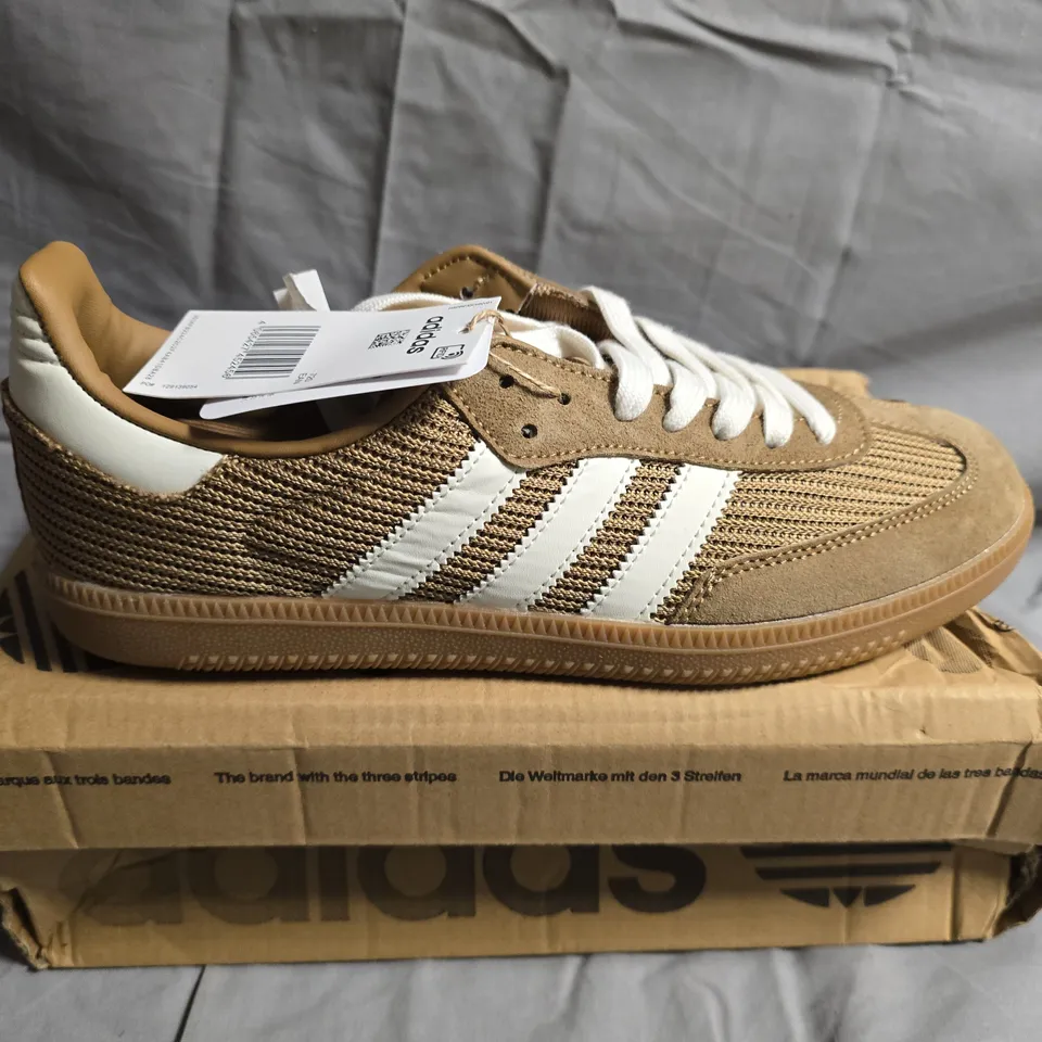 BOXED PAIR OF ADIDAS SAMBA OG TRAINERS - UK SIZE 7 
