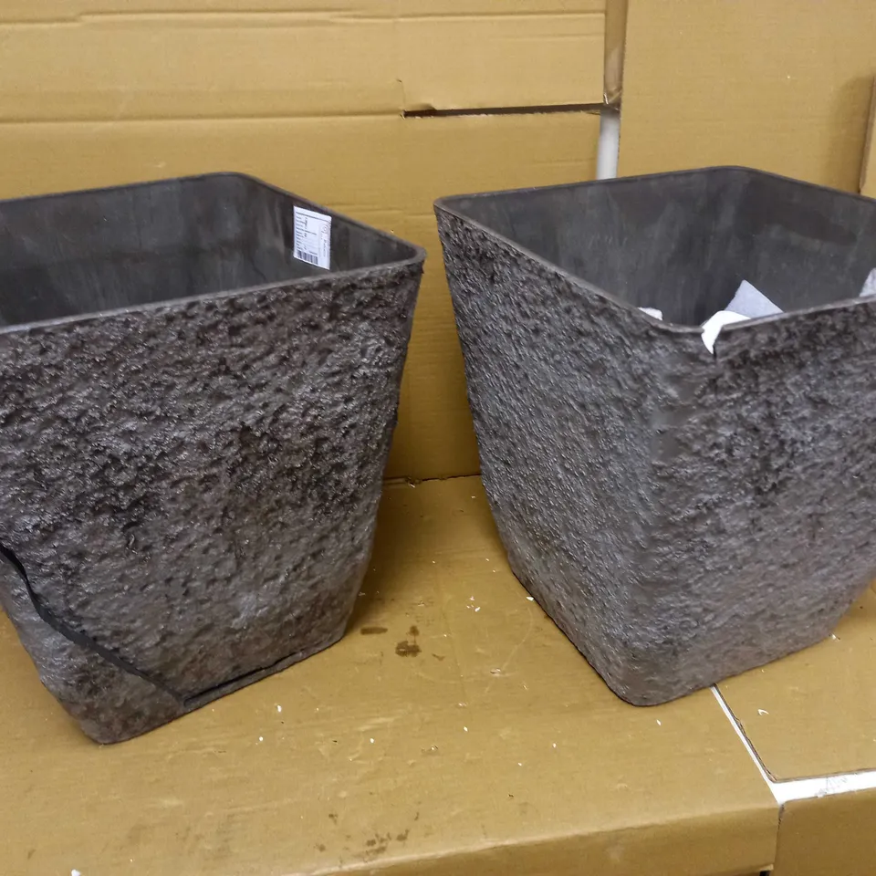 FLOURISH SET OF 2 STONERIDGE PLANTERS