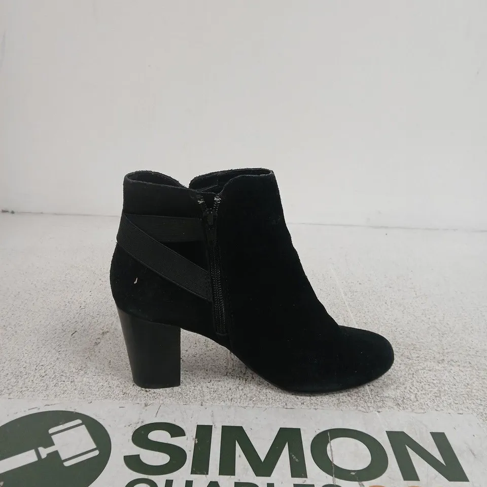CLARKS WOMEN'S BLACK SUEDE ANKLE BOOT WITH STRAPS & ZIP – UK 5