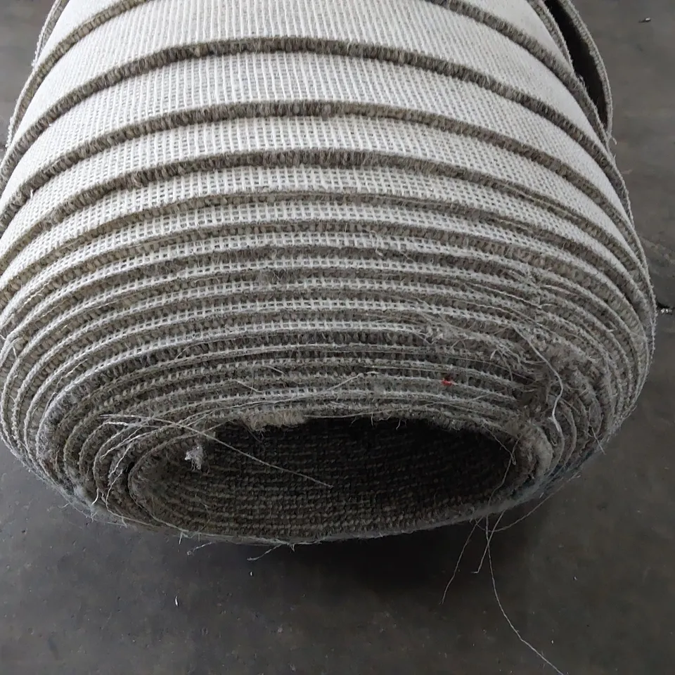 ROLL OF QUALITY ROYAL VELVET SPRINGFIELD CARPET APPROXIMATELY 5M × 5.4M