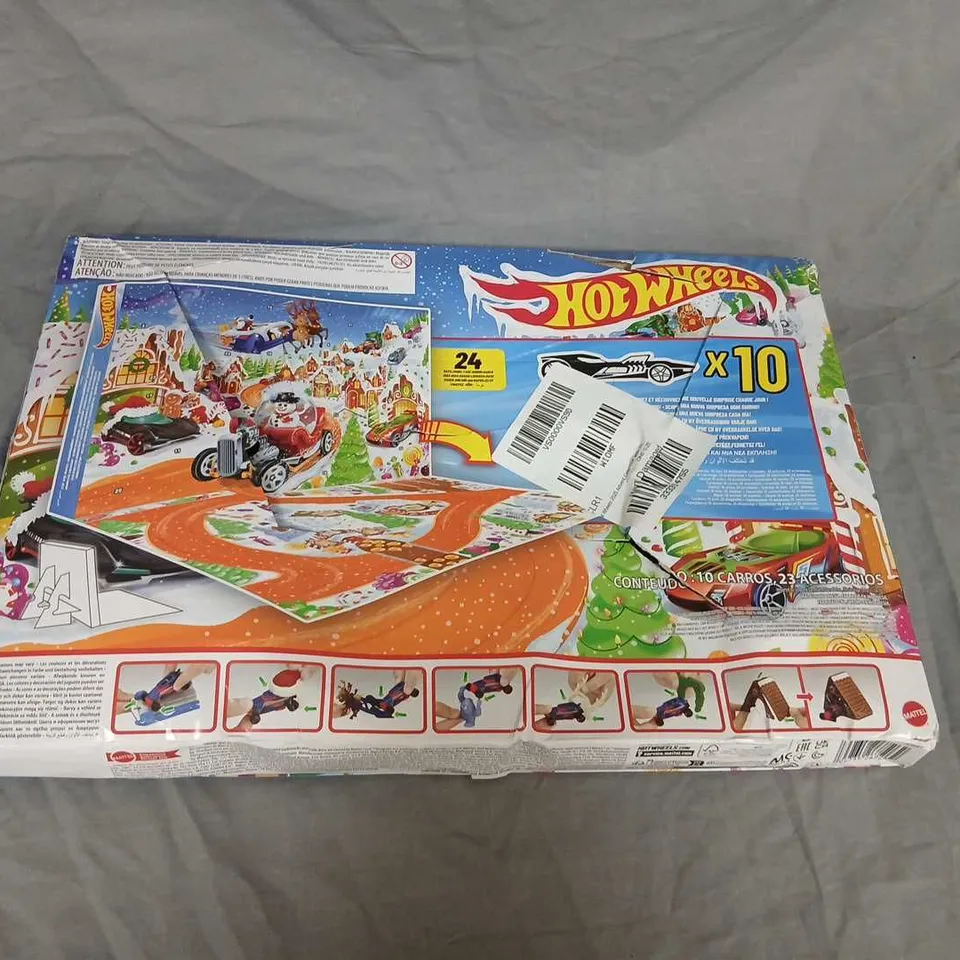 HOT WHEELS ADVENT CALENDAR – BOXED, 24 DAYS WITH 10 CARS & 23 ACCESSORIES 