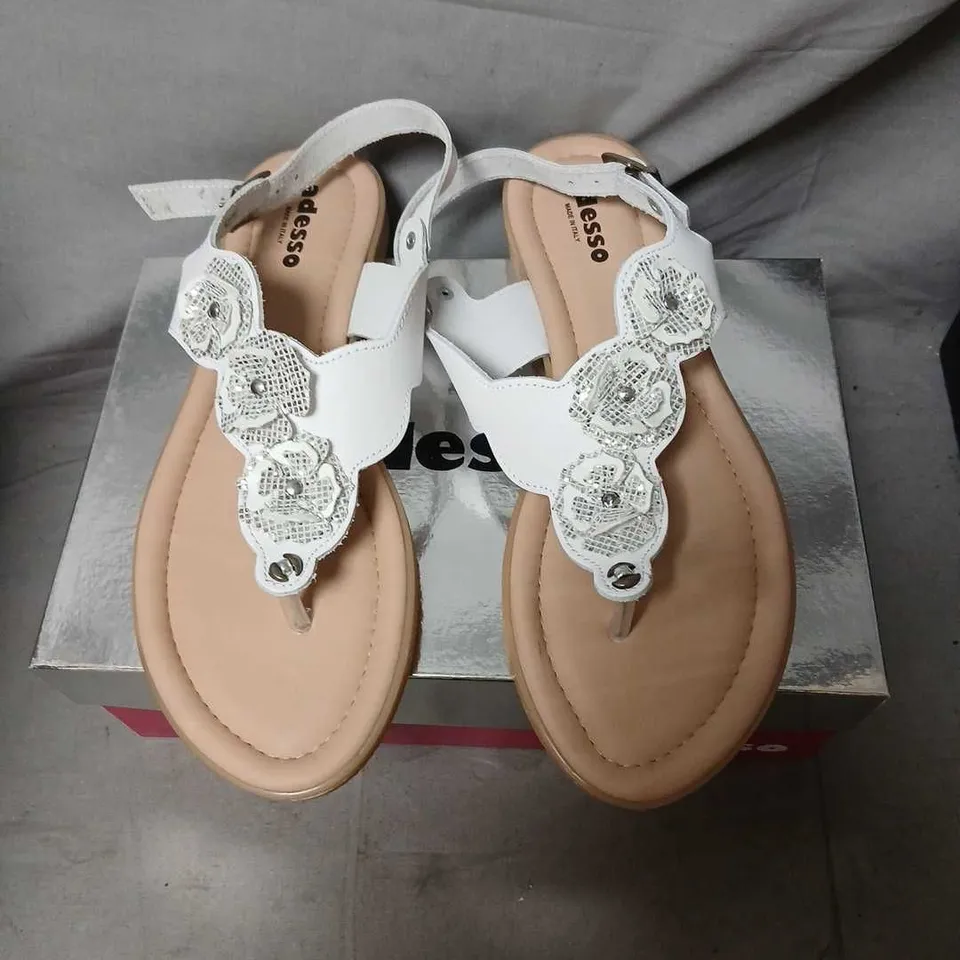 ADESSO ROSE SANDALS – WHITE/SILVER, UK 8 (EU 41)