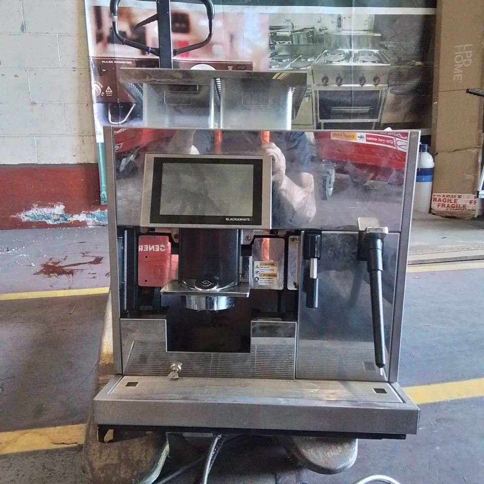 THERMOPLAN BLACK & WHITE 4 COMPACT CTM, A FULLY AUTOMATIC COFFEE MACHINE