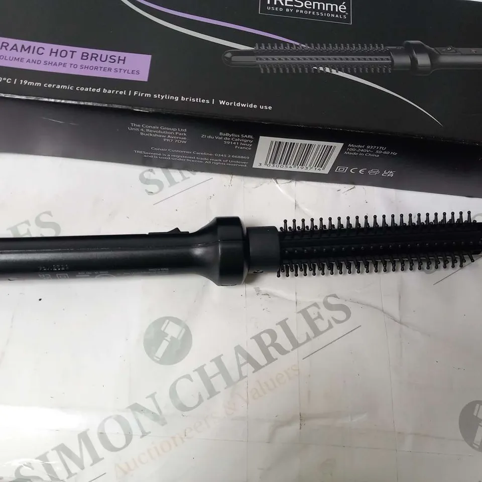 BOXED TRESEMME CERAMIC HOT BRUSH 9371TU