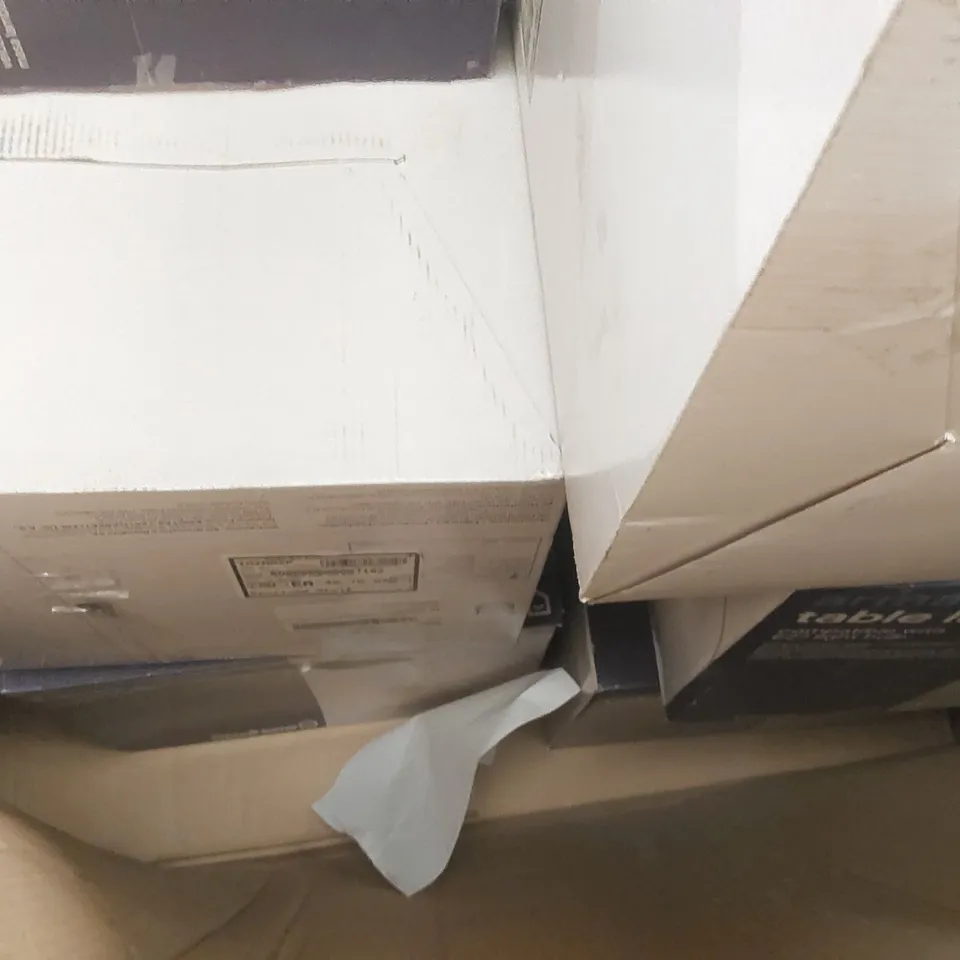 PALLET CONTAINING A VERY LARGE QUANTITY OF ARMANTY TABLE LAMPS 