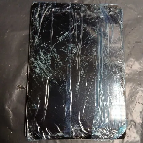 APPLE IPAD TABLET A2604– SILVER, DAMAGED (CRACKED FRONT & SCRATCHED BACK)