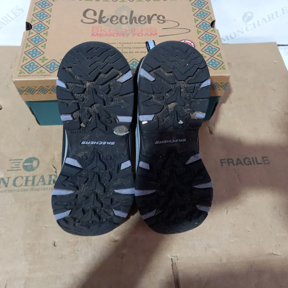 BOXED PAIR OF SKECHERS BLACK BOOTS - SIZE 6