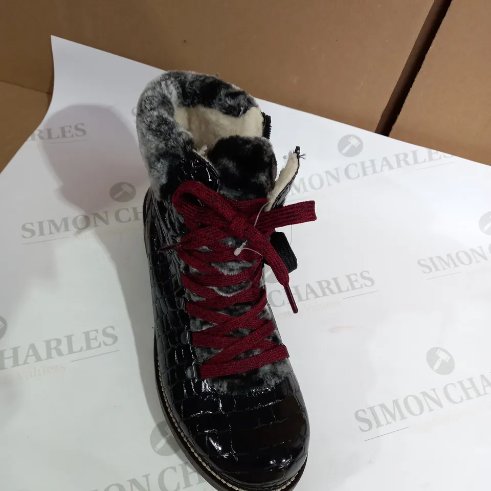 RIEKER HIKING BOOT BLACK CROC SIZE 6.5