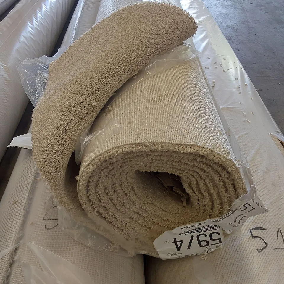 ROLL OF QUALITY ULTIMATE IMPRESSIONS PARADISE CARPET // SIZE: APPROX 4 X 3.9m
