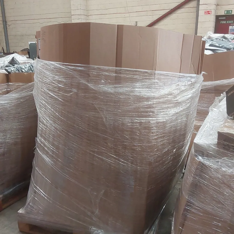 PALLET CONTAINING APPROXIMATELY 550x BRAND NEW ASSORTED DESIGNER CLOTHING ITEMS