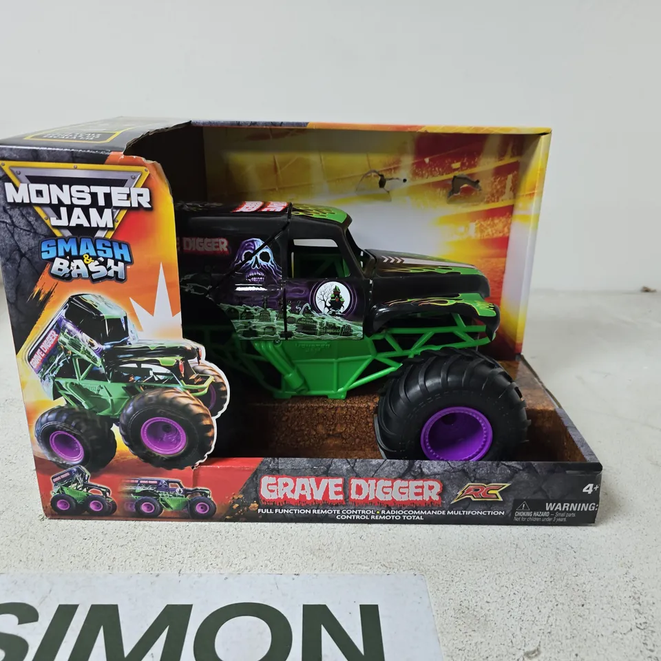 GRAVE DIGGER RC MONSTER TRUCK – BOXED (MONSTER JAM)