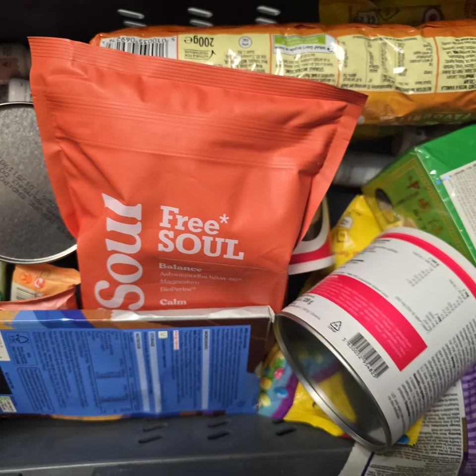 APPROXIMATELY 12 ASSORTED FOOD ITEMS TO INCLUDE - HAPPY EASTER BISCUIT MIX , CHILLI JAM ETC