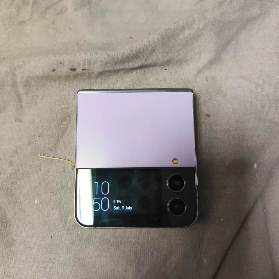 SAMSUNG GALAXY Z FLIP3 SMARTPHONE 