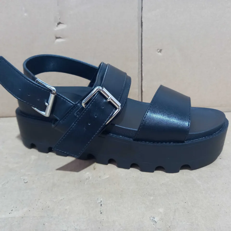 BOXED PAIR OF NASTY GAL SANDALS IN BLACK WITH FAUX LEATHER STRAPS UK SIZE 6