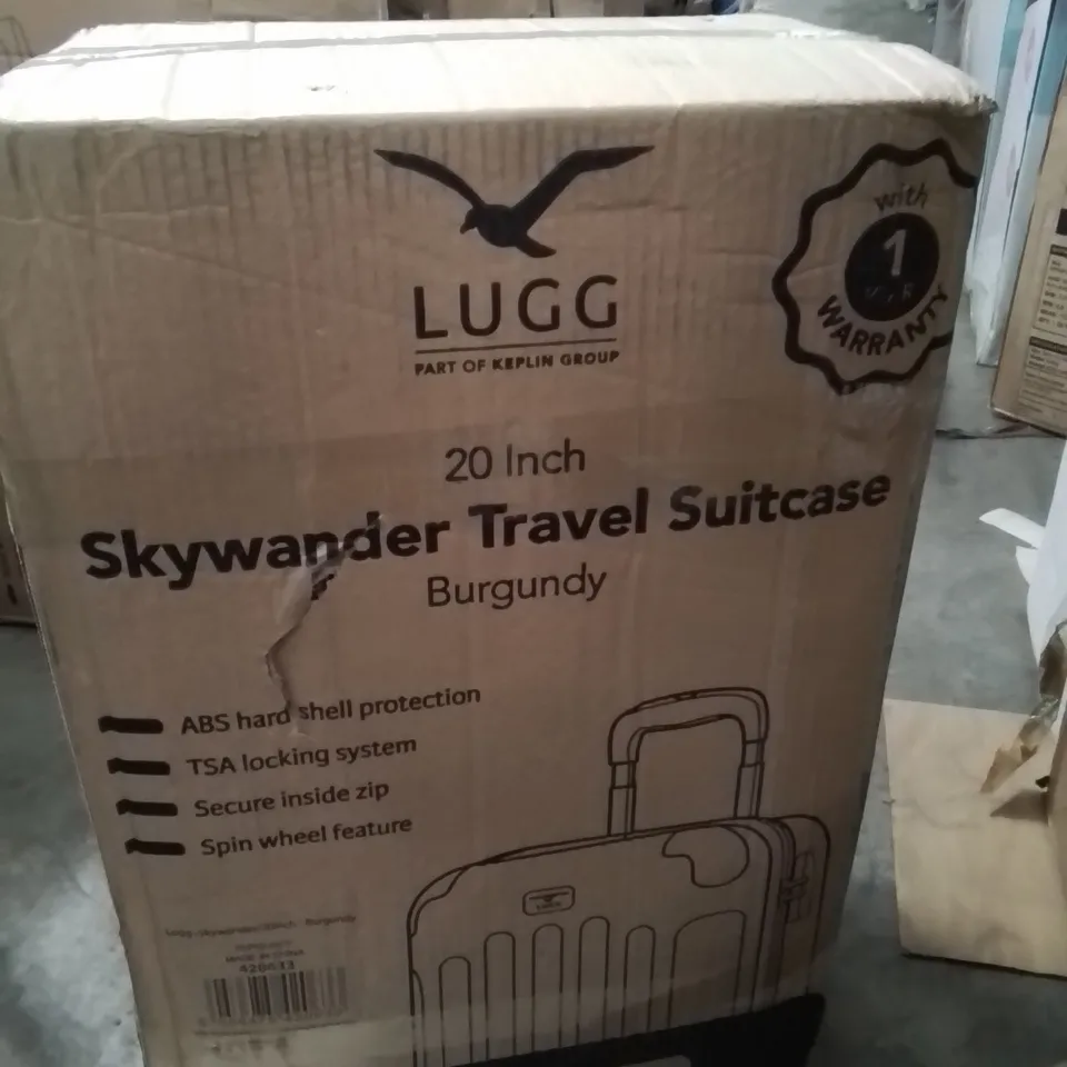 BOXED LUGG 20INCH SKYWANDER TRAVEL SUITCASE BURGUNDY 