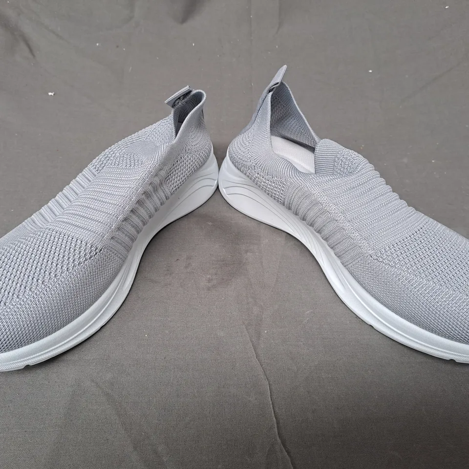 BOXED PAIR OF DESIGNER SLIP-ON TRAINERS IN GREY EU SIZE 39