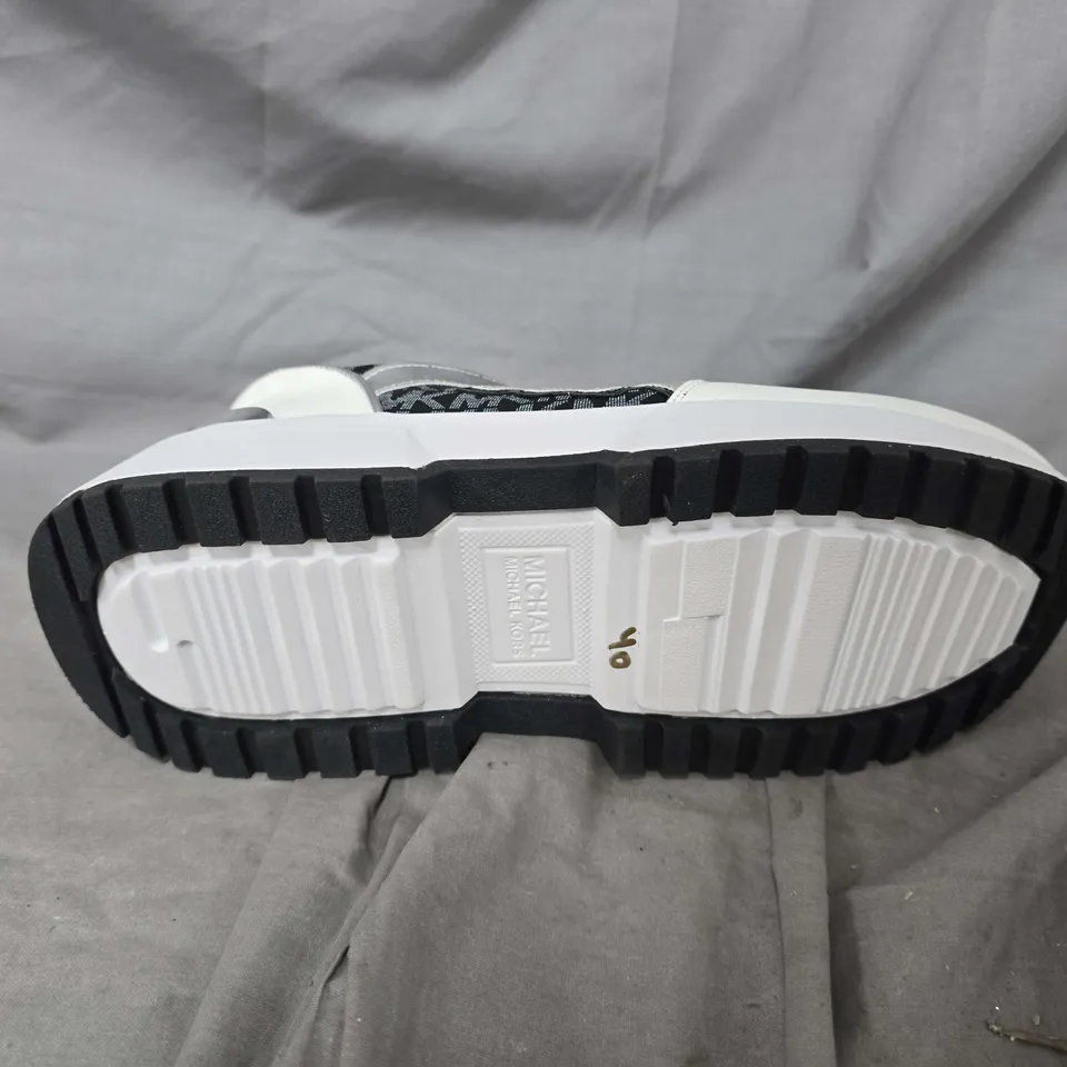 UNBOXED PAIR OF MICHAEL KORS LOGO TRAINERS IN WHITE/BLACK - UK 4