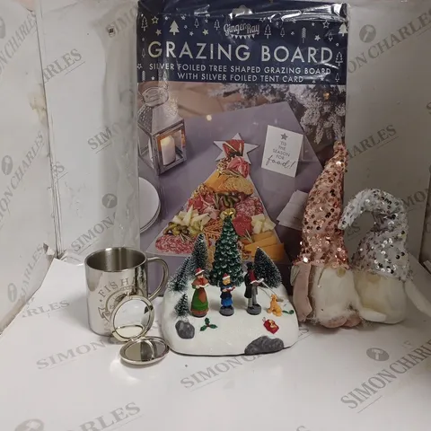 FIVE ASSORTED ITEMS TO INCLUDE GINGER RAY SILVER FOILED TREE SHAPED GRAZING BOARD, FISHING CLUB MUG, ROUND COMPACT MIRROR, CHRISTMAS LED SCENE DΓCOR, SET OF SEQUIN HAT GONK