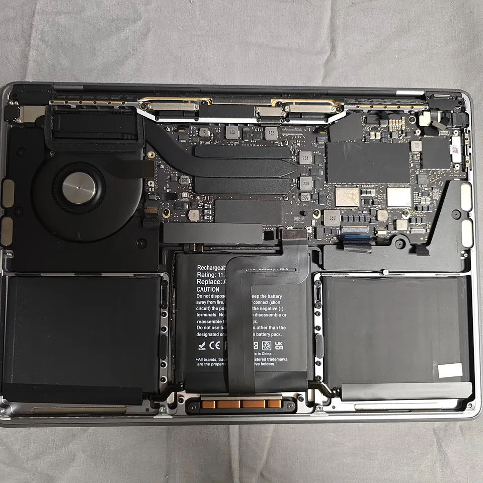 APPLE MACBOOK PRO 13-INCH (A2289) – LAPTOP