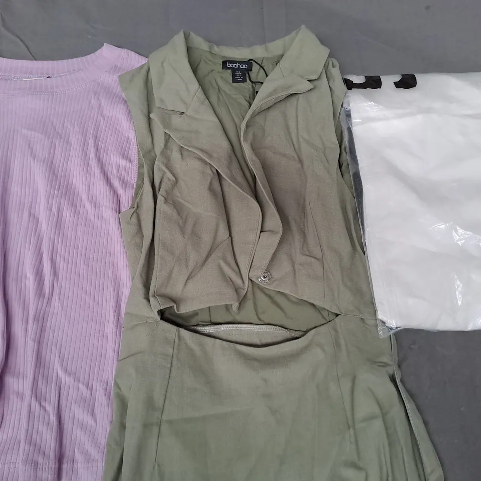 BOX OF APPROXIMATELY 20 ASSORTED CLOTHING & FASHION ITEMS IN VARIOUS STYLES AND SIZES TO INCLUDE RIVER ISLAND, BOOHOO, ETC