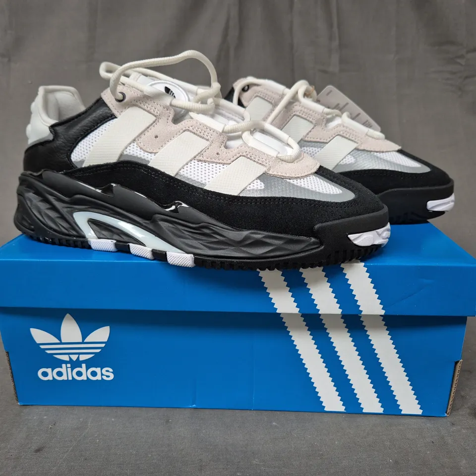 BOXED PAIR OF ADIDAS NITEBALL SHOES IN WHITE/BLACK UK SIZE 6.5