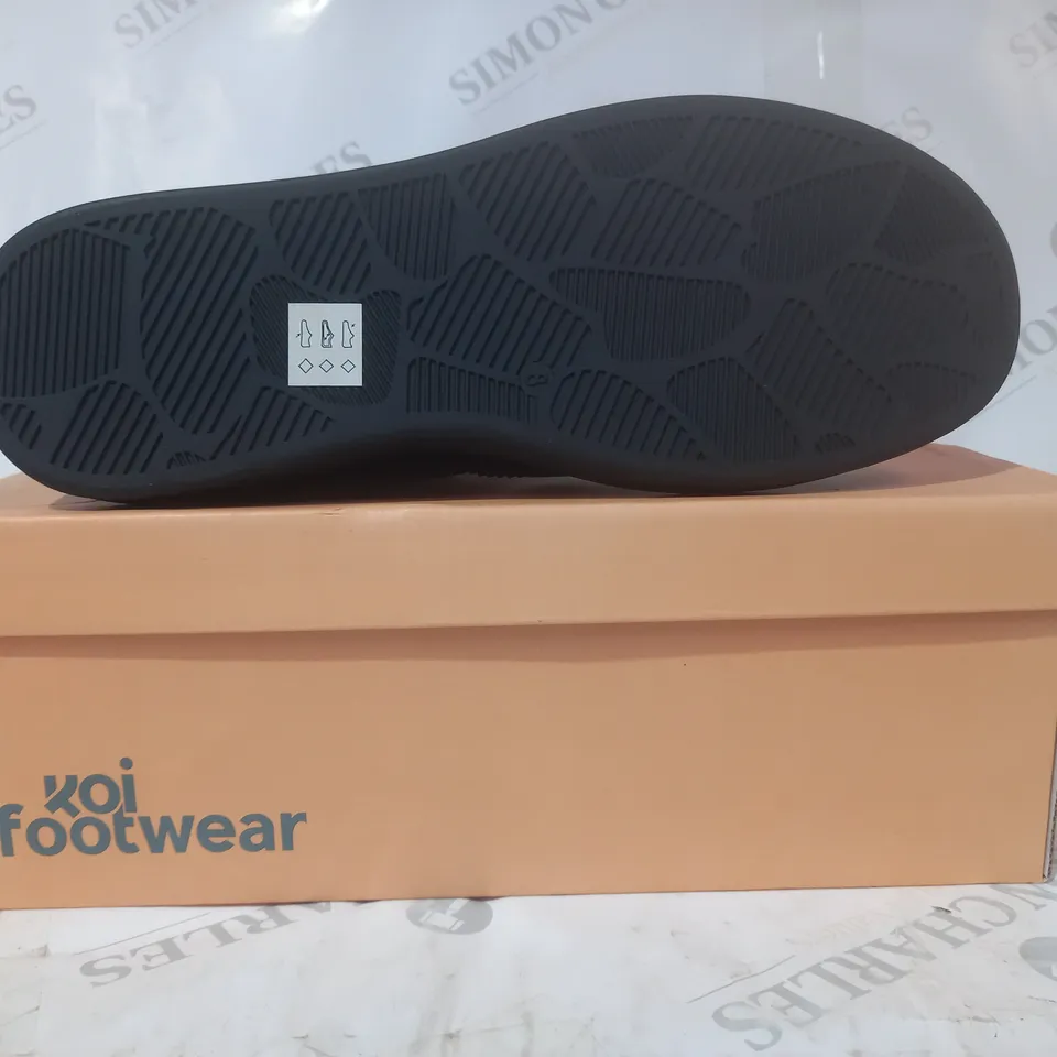 BRAND NEW BOXED PAIR OF KOI VEGAN LEATHER CORSON GREEN BROGUE DETAIL TRAINERS IN BLACK UK SIZE 8