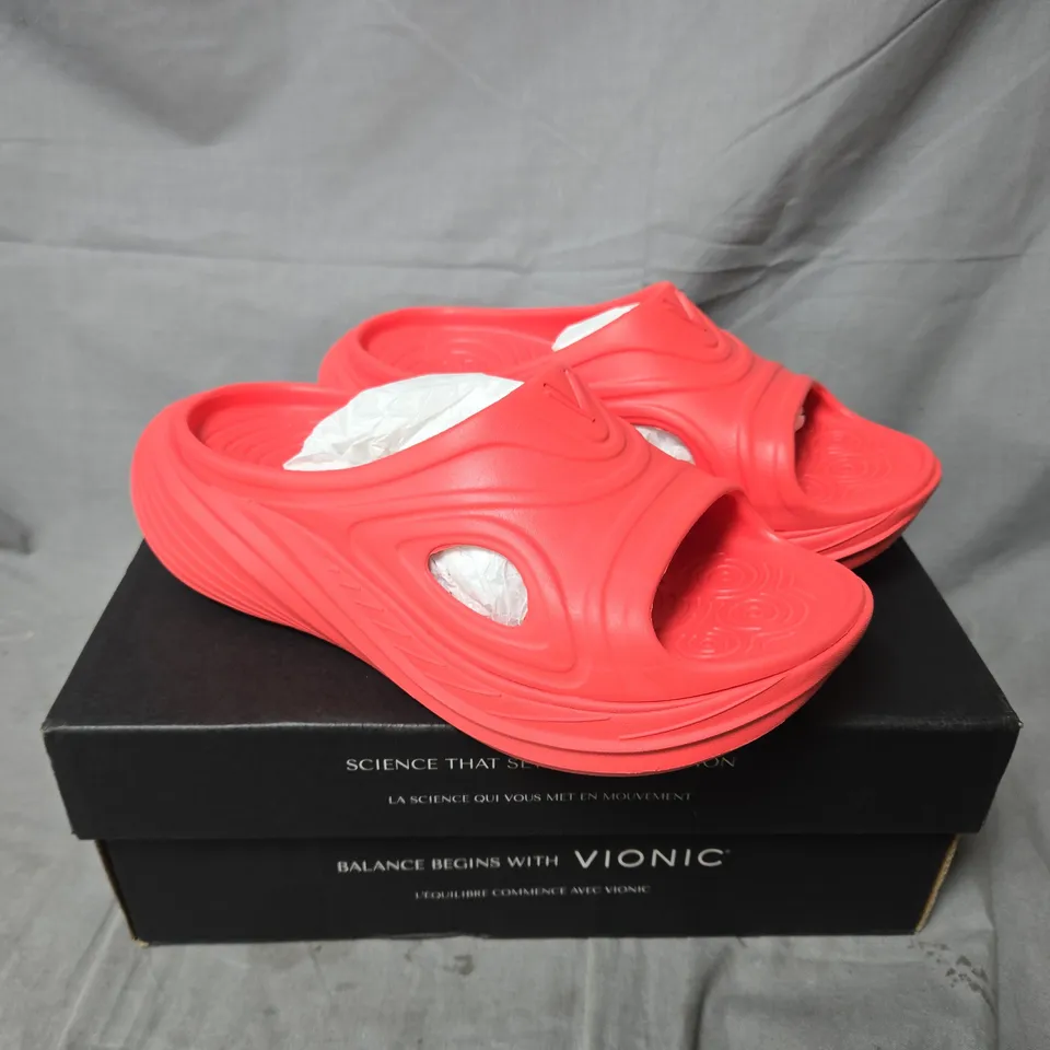 BOXED VIONIC MONSTER COVE SANDALS IN STRAWBERRY - SIZE 4