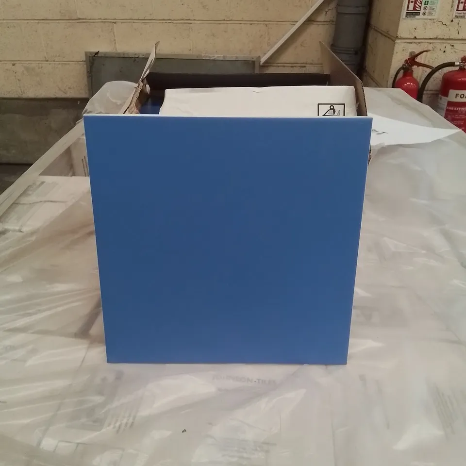 PALLET TO CONTAIN APPROX. 96 PACKS OF ASTUCE COLLECTION MAISON TILES IN BLUE - 25 TILES PER PACK // TILE SIZE: 197 X 197 X 6.5mm