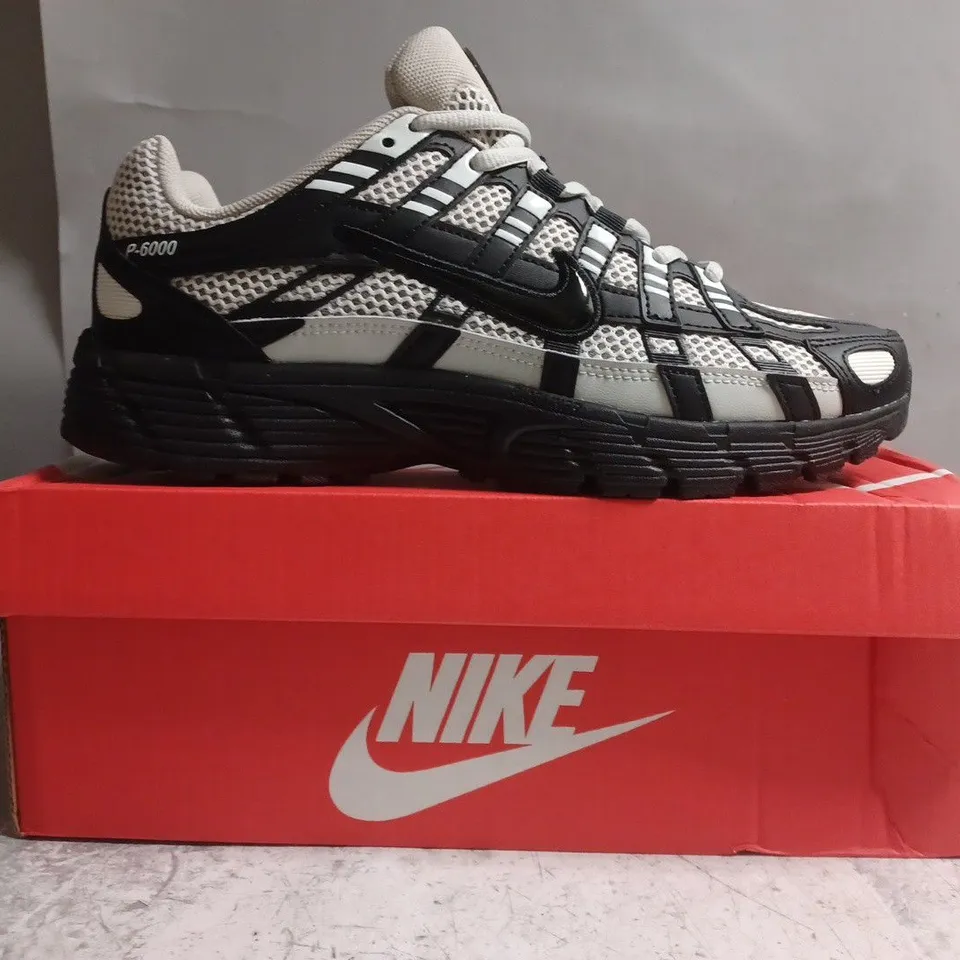 BOXED PAIR OF NIKE P-6000 TRAINERS IN GREY/BLACK SIZE UK 8