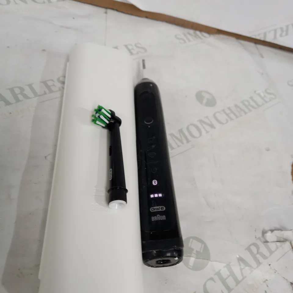 ORAL-B GENIUS 8000 ELECTRIC TOOTHBRUSH