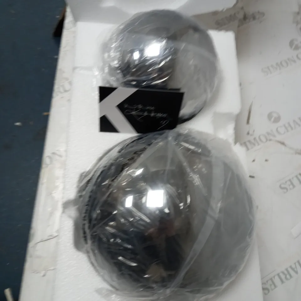 KELLY HOPPEN SET OF 2 INDOOR OUTDOOR PRELIT GLASS DECOR, REFLECTIVE ORBS