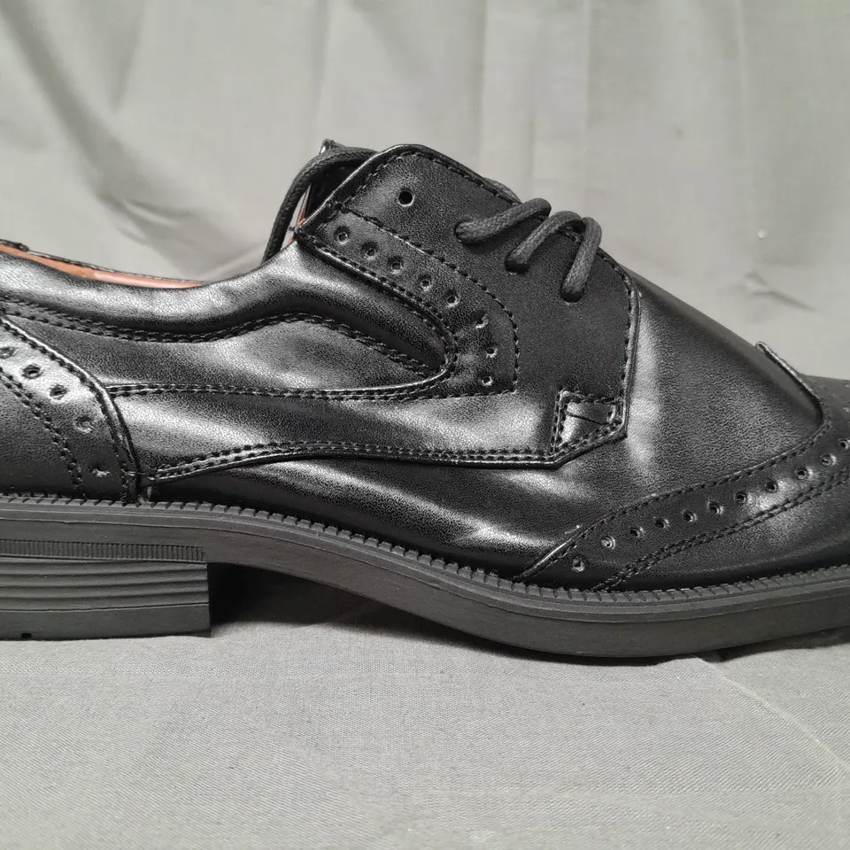 BOX OF APPROXIMATELY 10 PAIRS OF ASHWOOD LACE UP SHOES IN BLACK - VARIOUS SIZES