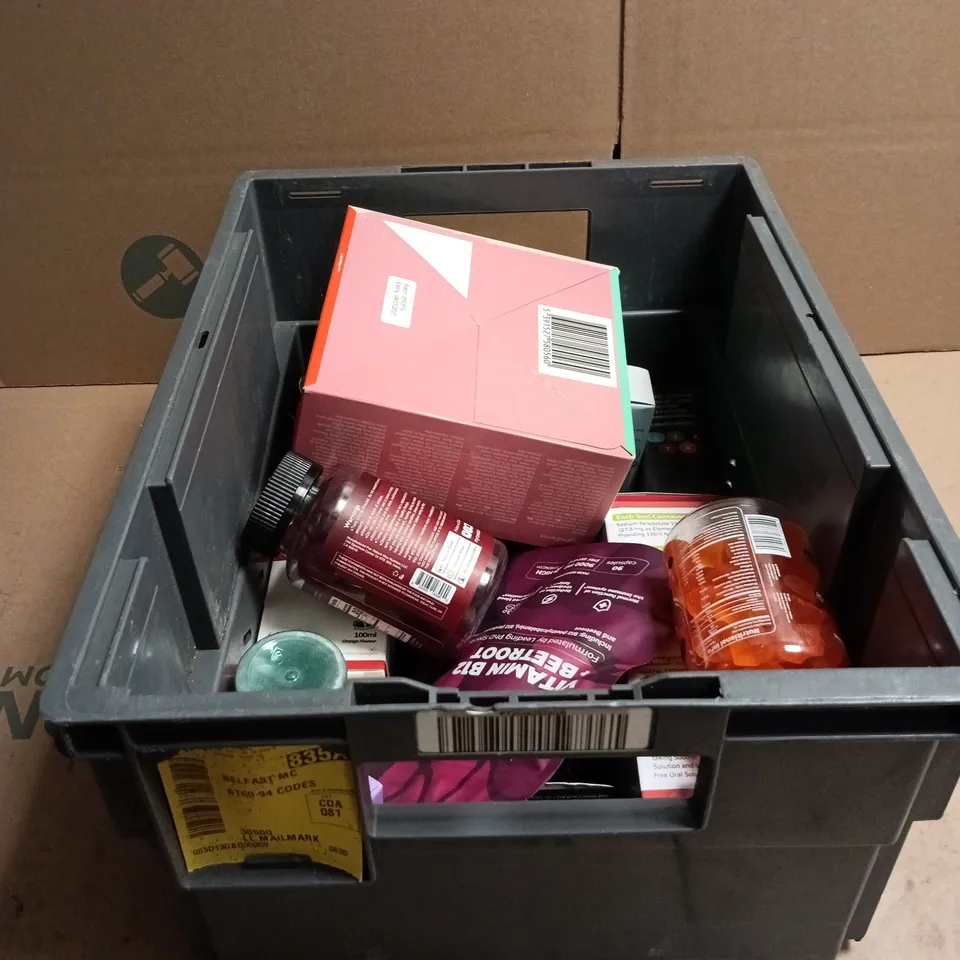 TOTE OF APPROXIMATELY 16 ASSORTED HEALTH/VITAMIN RELATED ITEMS TO INCLUDE SUPERSHROOMS FOR KIDS, VITAMIN B12 AND BEET ROOT 90 CAPSULES, HOLLAND AND BARRETT VIT D3, BEET ROOT GUMMIES, NUALTRA NUTRICREM