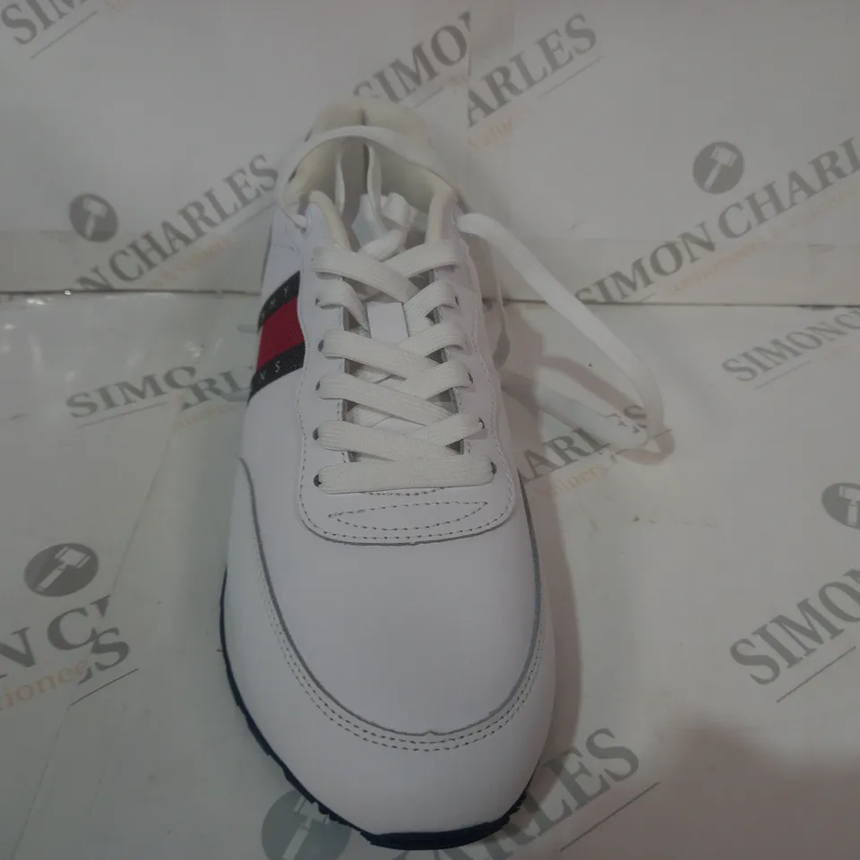 BOXED PAIR OF TOMMY JEANS SHOES IN WHITE UK SIZE 10