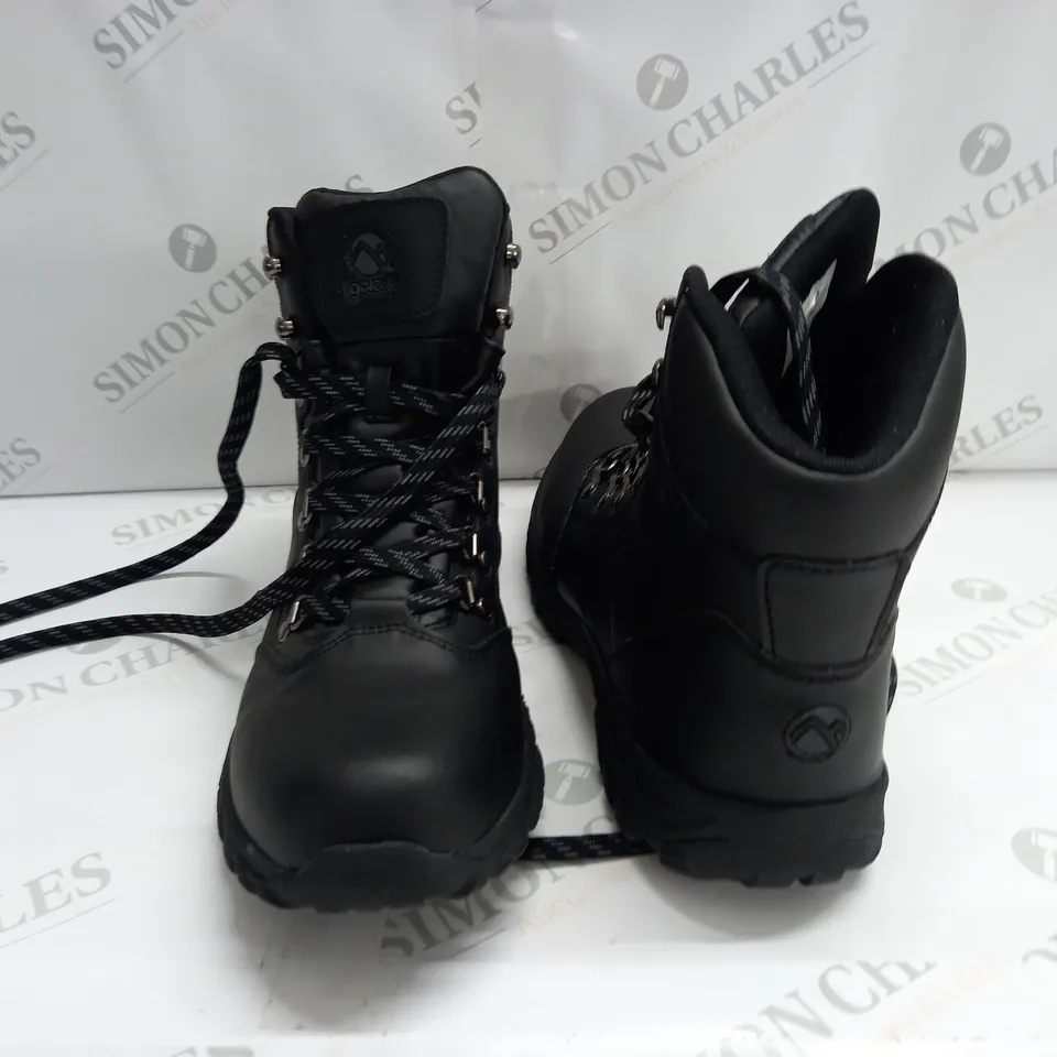 GELERT LEATHER WALKING BOOTS IN BLACK - UK 10