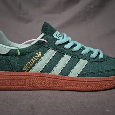 BOXED PAIR OF ADIDAS HANDBALL SPEZIAL SHOES IN DEEP TEAL UK SIZE 4.5