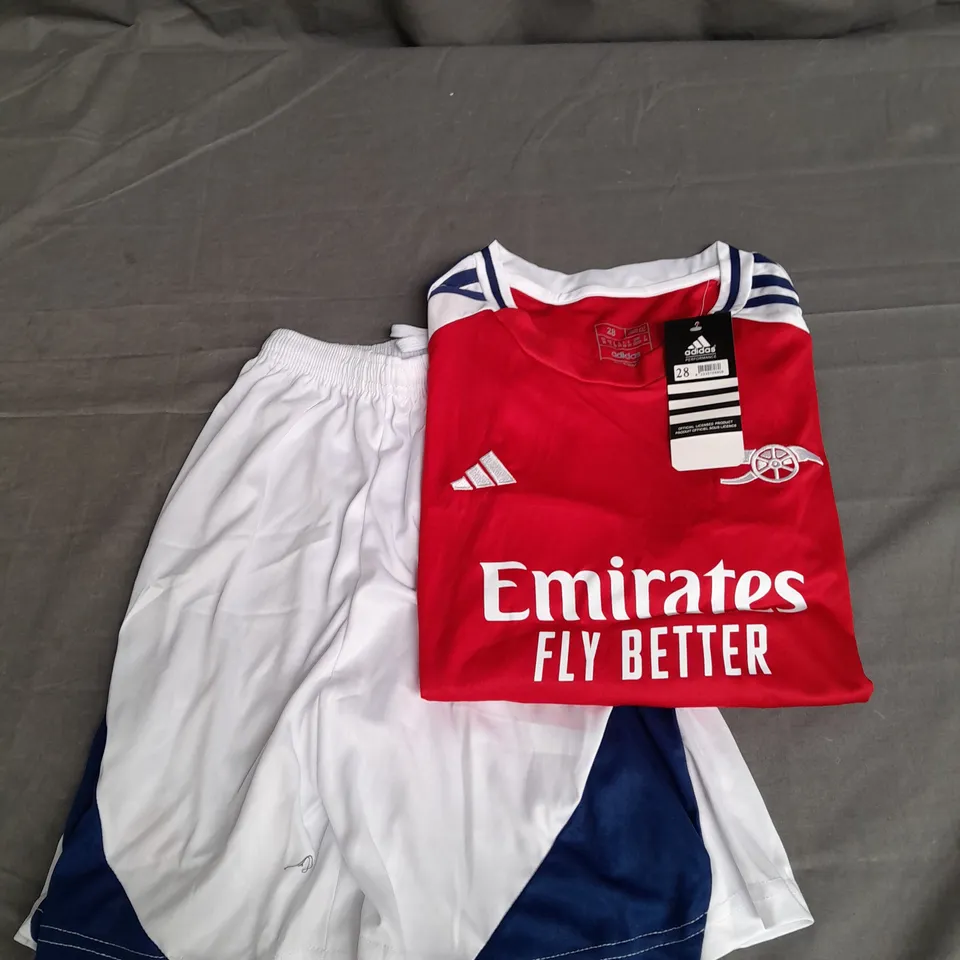 ADIDAS SPORT SHORTS AND TOP IN RED/WHITE/BLUE SIZE KIDS 28