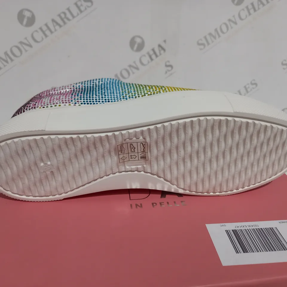 BOXED MODA ALMARIE TRAINER RAINBOW - SIZE 7