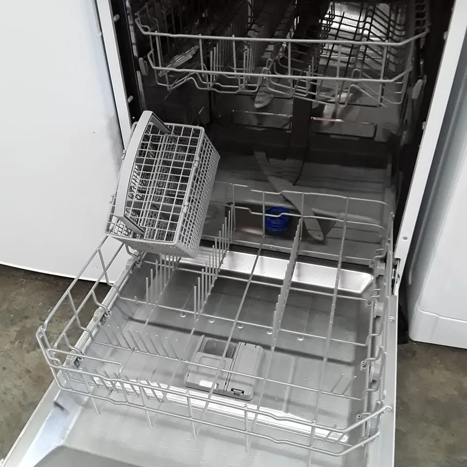 COMFEE' SLIMLINE FREESTANDING DISHWASHER FD934B-W - WHITE COLLECTION ONLY 