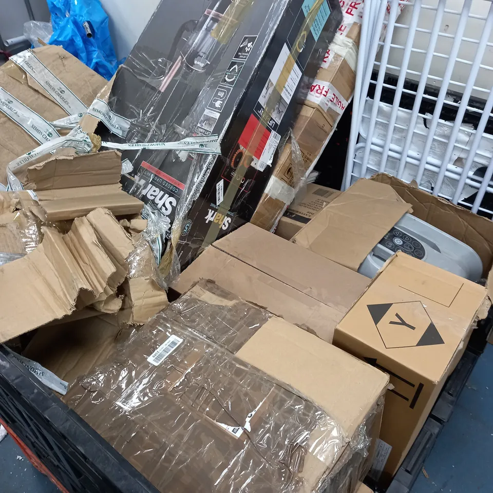 PALLET OF ASSORTED ITEMS TO INCLUDE HALLOWEEN DÉCOR, LAY-Z-SPA, HOOVER ETC - COLLECTION ONLY