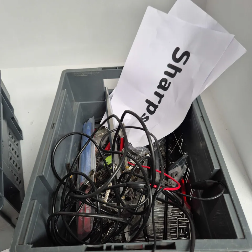 TOTE OF APPROXIMATELY 8 ASSORTED ITEMS TO INCLUDE: SEALY 6-24V AUTO PROBE 
