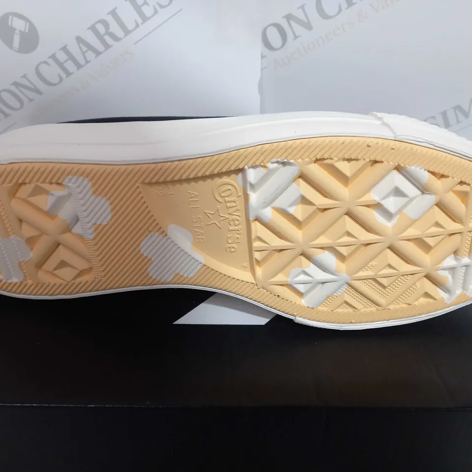 BOXED PAIR CONVERSE CTAS LIFT HI IN BALCK/LIGHT GOLD- SIZE 7.5