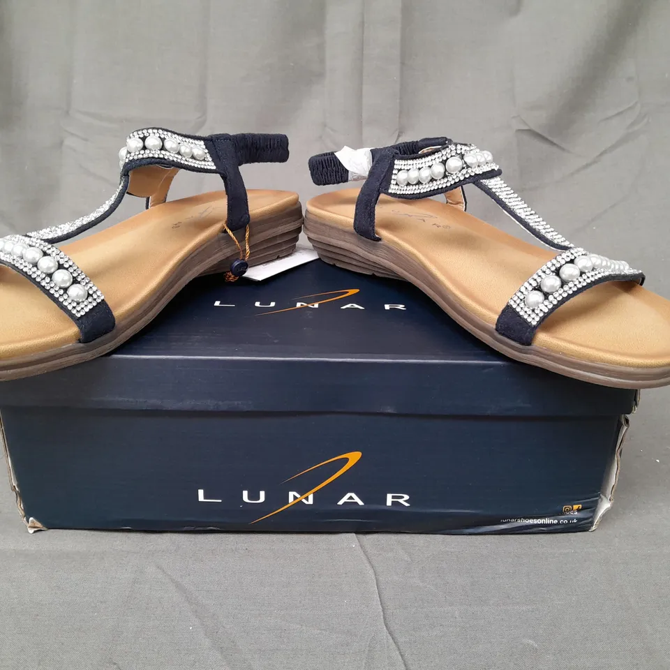 BOXED PAIR OF LUNAR OPEN TOE SANDALS IN NAVY W. JEWEL EFFECT UK SIZE 5