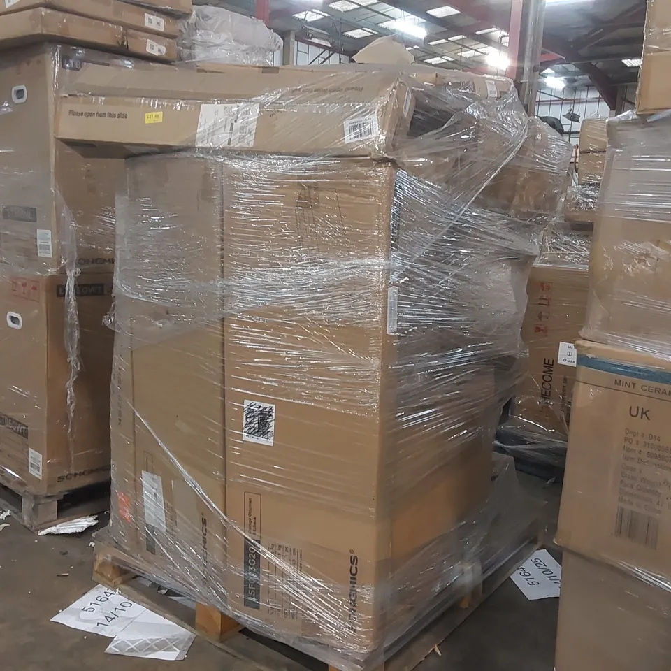 PALLET CONTAINING A LARGE ASSORTMENT OF FURNITURE ITEMS INCLUDING: STORAGE OTTOMANS, DOG BED ECT