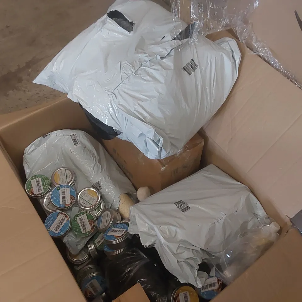 PALLET CONTAINING A VERY LARGE QUANTITY OF ASSORTED PET ITEMS
