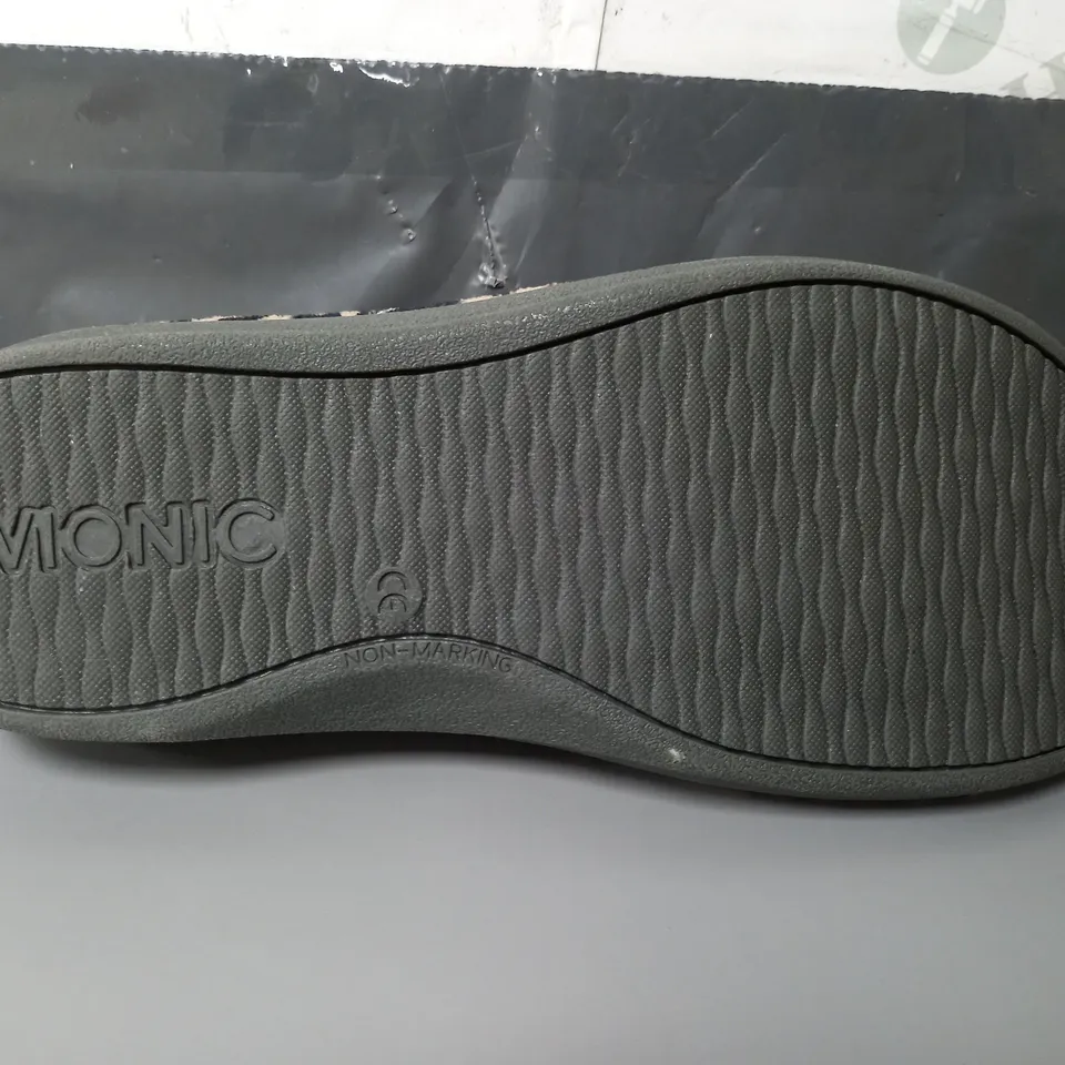 VIONIC INDULGE RELAX SLIPPERS IN LEOPARD PRINT - UK 6