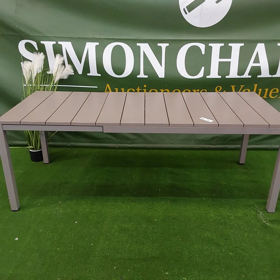 DESIGNER PLASTIC EXTENDABLE GARDEN DINING TABLE